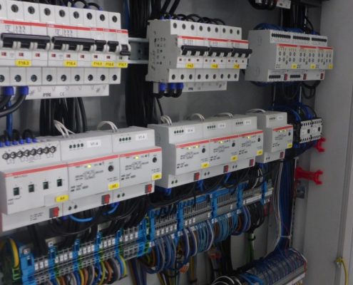 Hallenbeleuchtung mit DALI und KNX